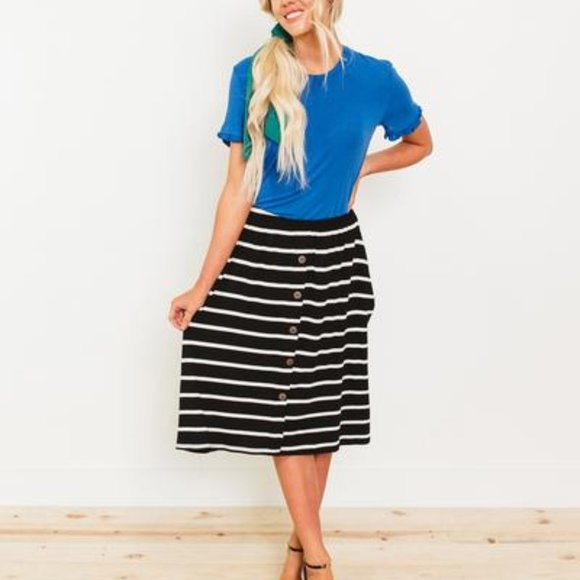 BNWT Button down skirt - Picture 3 of 3